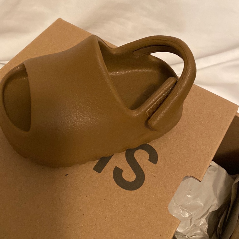 Yeezy slide infant